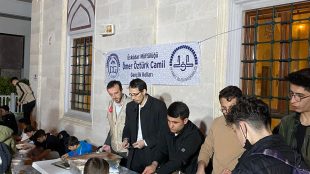 Ömer Öztürk Camii genç ve çocuk cemaate yönelik iftar programı