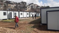 Deprem bölgesine gönderdiğimiz konteynerların Kahramanmaraş Dulkadiroğlu ilçesi, Göllü mahallesine kurulumu tamamlandı.