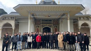 FGV kültür gezilerimiz kapsamında, Dr. Talha Uğurluel rehberliğinde  Topkapı Sarayı’nda tarihe bir yolculuk yaptık.  Baştan sona kayda alınan bu programın videosu  yakında Fatih Gençlik Vakfı YouTube kanalında yayınlanacaktır.