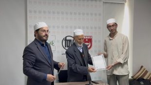 FGV İlahiyat bursiyerlerimize yönelik “Şemail-i Şerif” derslerimizi tamamlayarak katılımcılara “Şehadetname” takdim ettik.